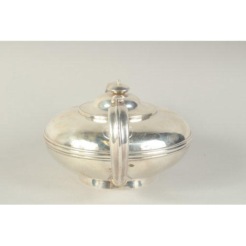 1762 - A GOOD VICTORIAN SILVER CIRCULAR TEA POT by BENJAMIN SMITH. London 1840, Weight: 28ozs.