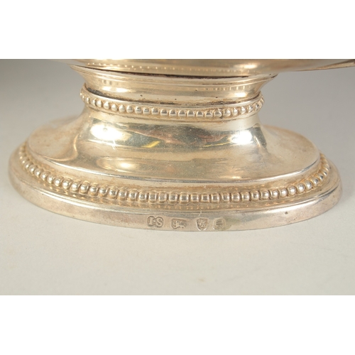 1765 - A GOOD PAIR OF GEORGE III SILVER OVAL SAUCE TUREENS AND COVERS with loop handles, beaded edge and ap... 