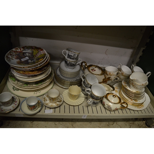 44 - Tea service and other decorative items.