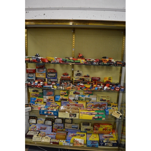 639 - A good large collection of Dinky, Corgi and other boxed and unboxed cars, figures etc to include num... 