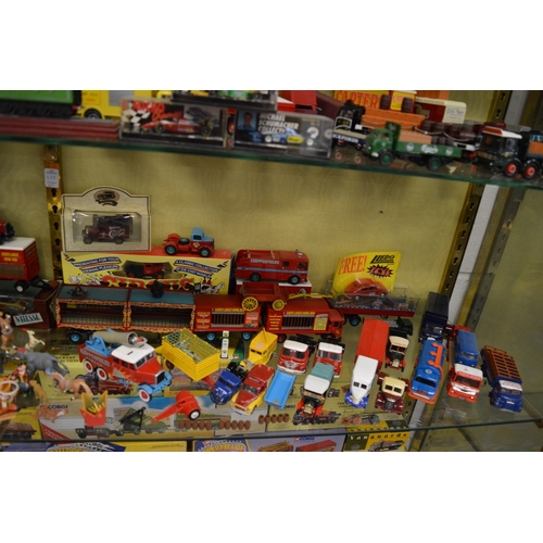 639 - A good large collection of Dinky, Corgi and other boxed and unboxed cars, figures etc to include num... 