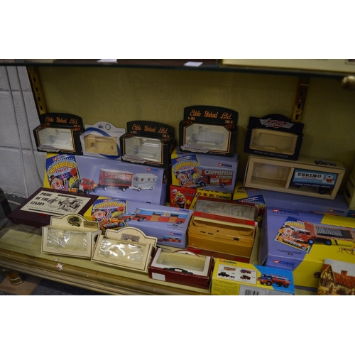 639 - A good large collection of Dinky, Corgi and other boxed and unboxed cars, figures etc to include num... 