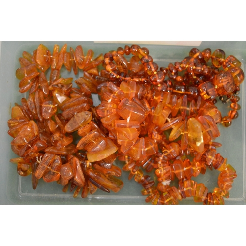 742 - A quantity of amber jewellery.