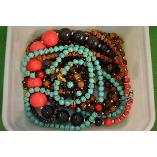 744 - Decorative bead necklaces.