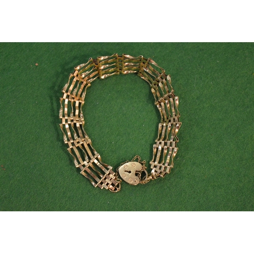 768 - A 9 carat gold bracelet with padlock clasp.