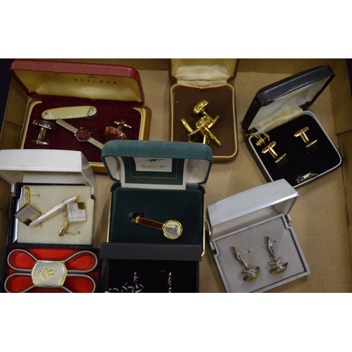 822 - A quantity of boxed cufflinks.