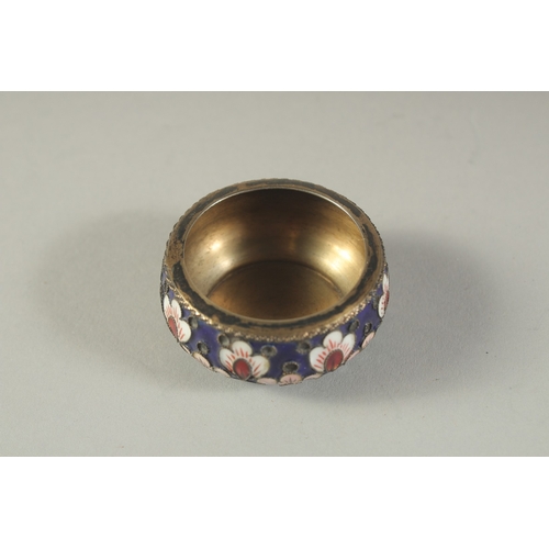 1643 - A SMALL RUSSIAN SILVER AND ENAMEL CIRCULAR SALT.