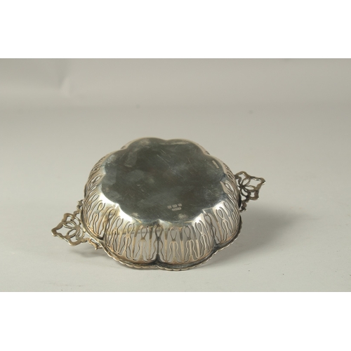 1866 - A PLAIN SHAPED SILVER TWO HANDLED DISH. Birmingham 1912.