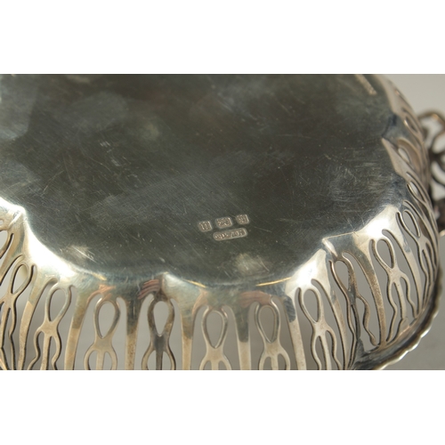 1866 - A PLAIN SHAPED SILVER TWO HANDLED DISH. Birmingham 1912.