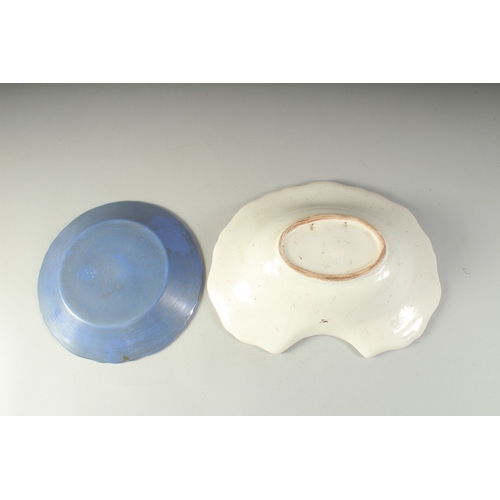 1126 - A FAIENCE SHAVING DISH AND A PLATE (2).