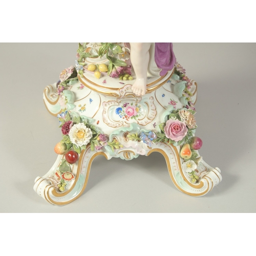 1131 - A SUPERB MEISSEN PORCELAIN CANDELABRA MUDEL VON ERNST, AUGUST LEUTERITZ.1862 -1885. The stem with a ... 