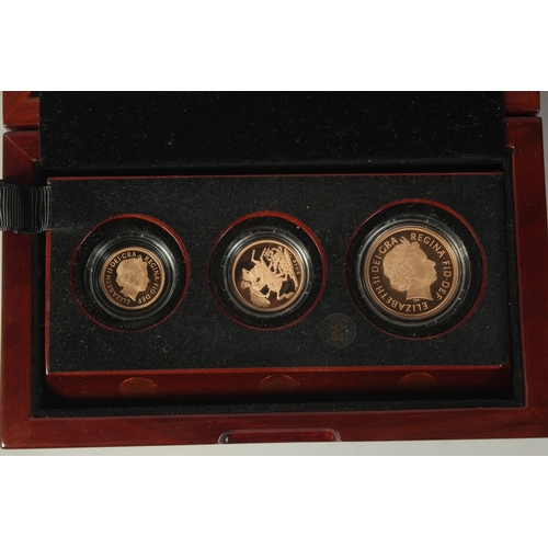 1465 - THE ROYAL MINT. THE SOVEREIGN 2015 THREE COIN, PREMIUM GOLD PROOF COIN SET.  No. 006. Double soverei... 