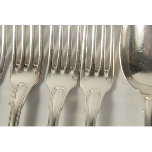 1797 - A SET OF SIX FIDDLE AND SKULL PATTERN DESSERT SPOONS AND SIX DESSERT FORKS. French silver. Weight: 1... 