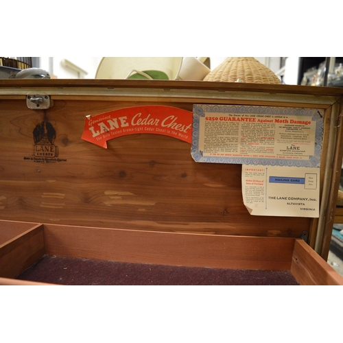 104 - A Lane cedar storage chest.