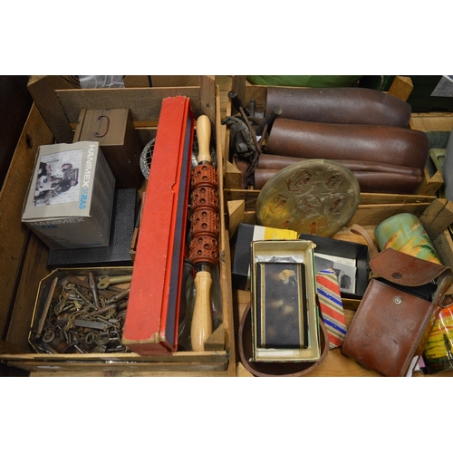 130 - Miscellaneous collectables.