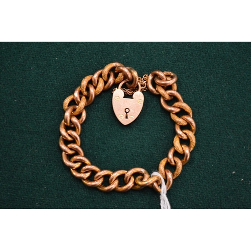 1001 - A 9ct gold hollow chain link bracelet with heart shaped clasp.