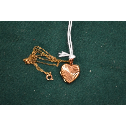 1007 - A 9ct gold chain with heart shaped locket.