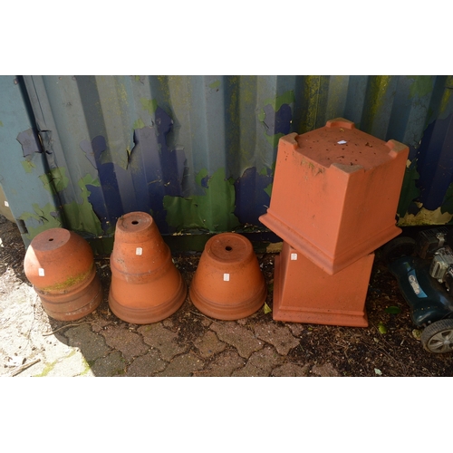 43 - A quantity of terracotta plant pots and a pair of plastic planters.