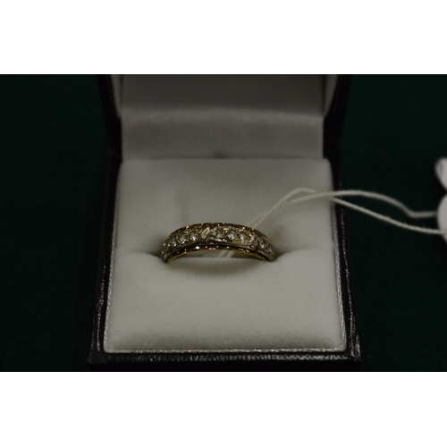 996 - A 9ct gold and cubic zirconia ring.