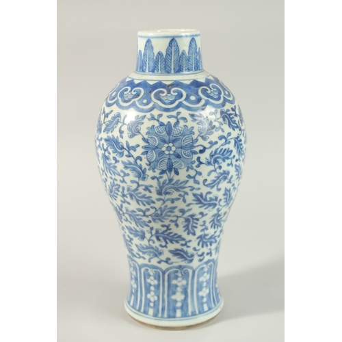 26 - AN EARLY 19TH CENTURY CHINESE BLUE AND WHITE PORCELAIN VASE, with stylised pomegranate floral motifs... 