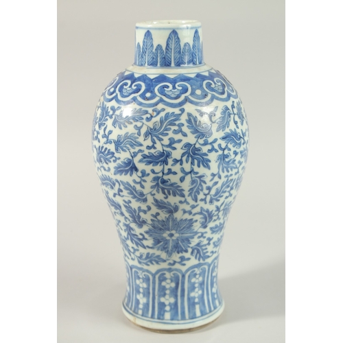 26 - AN EARLY 19TH CENTURY CHINESE BLUE AND WHITE PORCELAIN VASE, with stylised pomegranate floral motifs... 