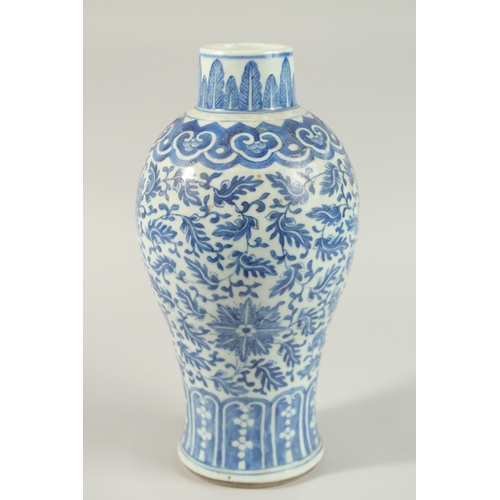 26 - AN EARLY 19TH CENTURY CHINESE BLUE AND WHITE PORCELAIN VASE, with stylised pomegranate floral motifs... 