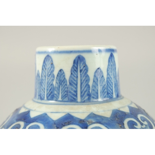 26 - AN EARLY 19TH CENTURY CHINESE BLUE AND WHITE PORCELAIN VASE, with stylised pomegranate floral motifs... 