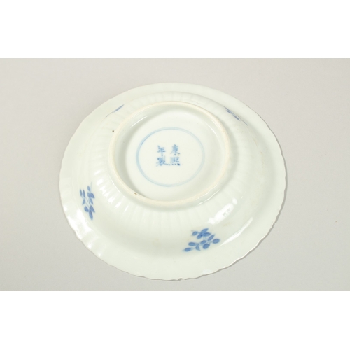 29 - A SET OF THREE CHINESE BLUE AND WHITE PORCELAIN CUPS AND SAUCERS, and one extra cup, (x7 pieces).