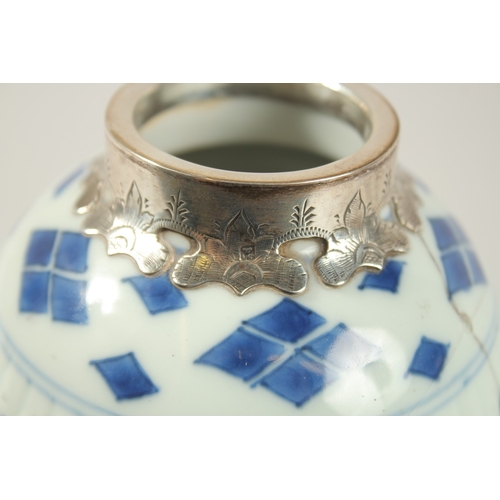 30 - A CHINESE KANGXI BLUE AND WHITE PORCELAIN CADDY, with silver mounted lid, 19cm high.