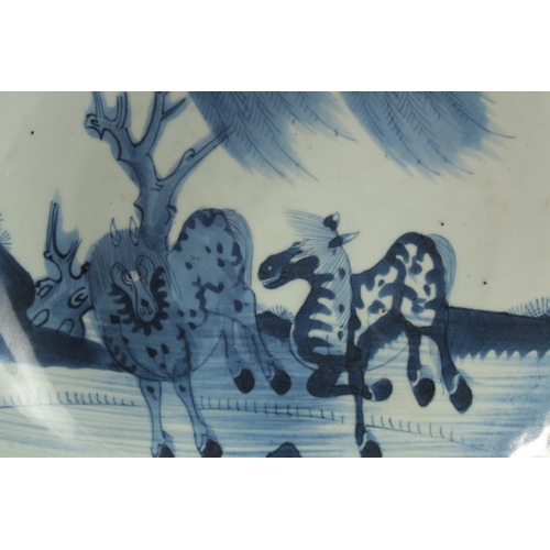 40 - AN 18TH CENTURY QIANLONG CHINESE BLUE AND WHITE PORCELAIN DISH, painted with galloping horses, toget... 