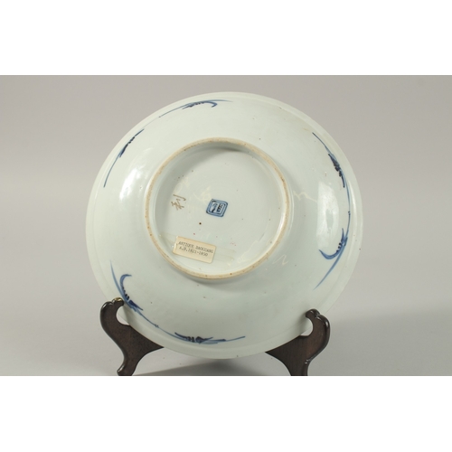 41 - A 19TH CENTURY DAOGUANG CHINESE BLUE AND WHITE PORCELAIN DISH, painted with exotic bird and flora, t... 