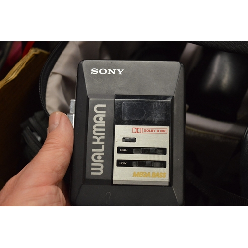 118 - Quantity of assorted cameras and accessories.