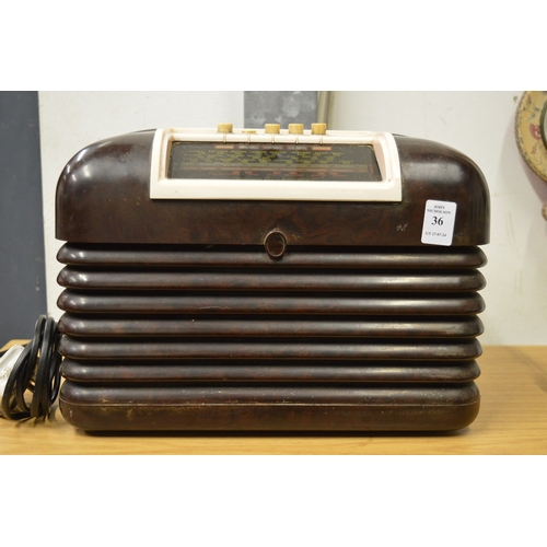 36 - A Bush DAC10 Bakelite radio.