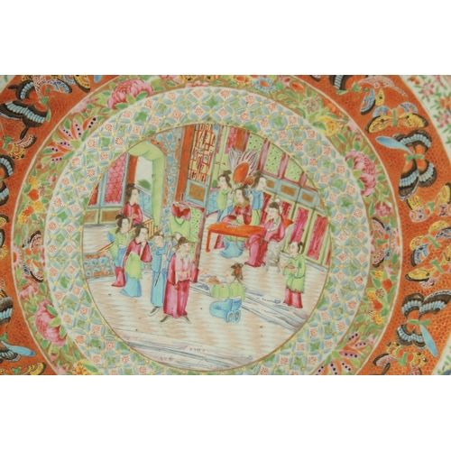 53 - A FINE CHINESE CANTON FAMILLE ROSE PORCELAIN CHARGER, painted with central panel depicting figures a... 