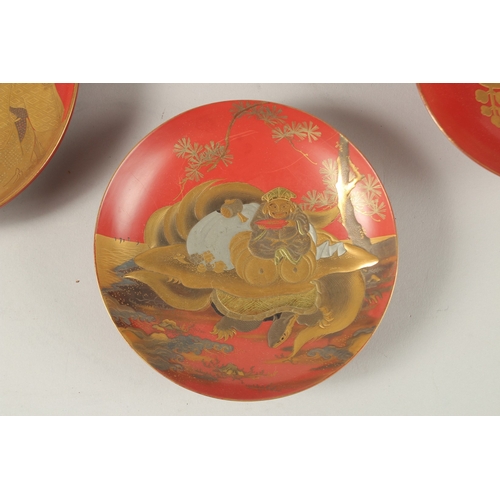 59 - A FINE 19TH CENTURY JAPANESE MEIJI PERIOD KAJIWARA FAMILY RED AND GILT LACQUER SAKE DISH, depicting ... 