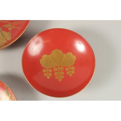 59 - A FINE 19TH CENTURY JAPANESE MEIJI PERIOD KAJIWARA FAMILY RED AND GILT LACQUER SAKE DISH, depicting ... 