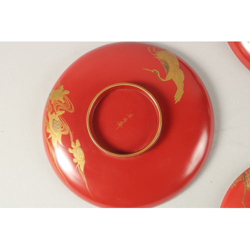 59 - A FINE 19TH CENTURY JAPANESE MEIJI PERIOD KAJIWARA FAMILY RED AND GILT LACQUER SAKE DISH, depicting ... 