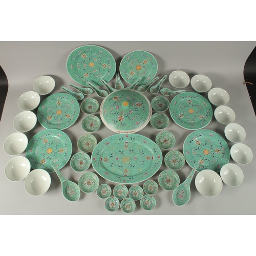 8 - A CHINESE TURQUOISE FAMILLE ROSE MUN SHOU PORCELAIN DINNER SERVICE, with character marks to base, co... 