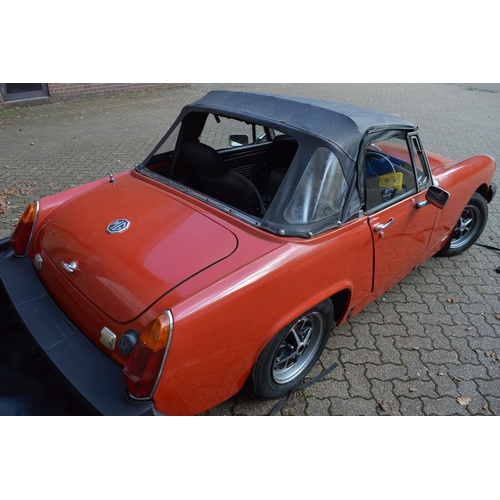 1 - An MG Midget 1500 convertable, registration no: GBW 486S.