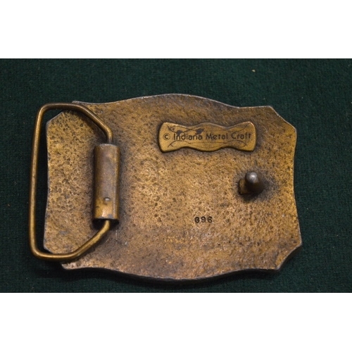 1009 - A decorative belt buckle.