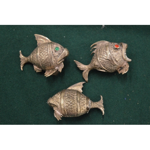 1098 - Three novelty silver fish shaped pepperettes.