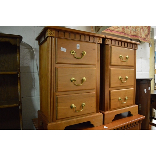 194 - A pair of modern three drawer bedside chests.