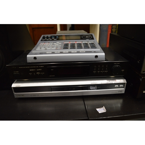 213 - Hi-fi equipment to include a Yamaha CDR1000, a Roland XV5080 expansion/sample playback and other ite... 