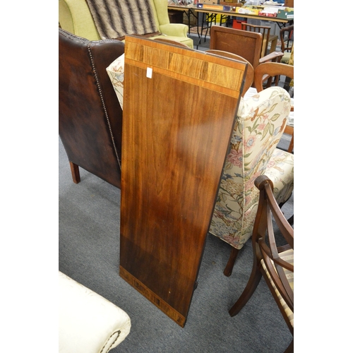 274 - A good Regency style mahogany tulip wood and rosewood banded circular extending dining table.