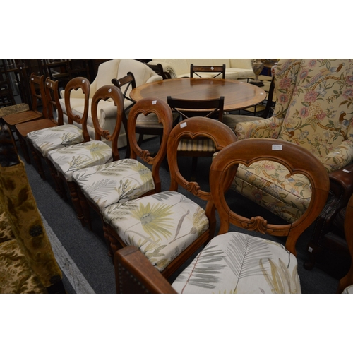 279 - Six Victorian dining chairs.