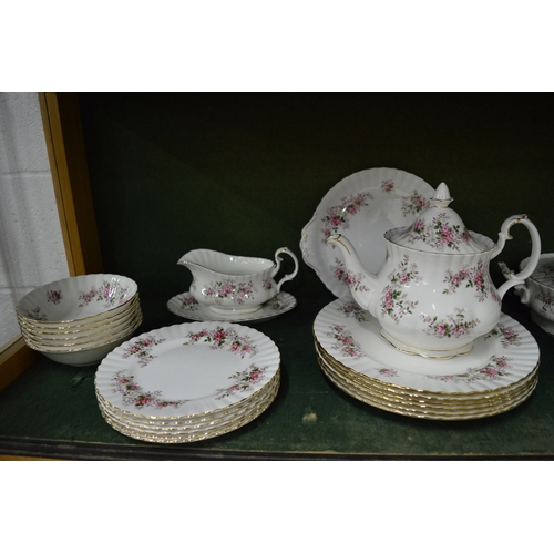 618 - A comprehensive Royal Albert Lavender Rose dinner and tea service.