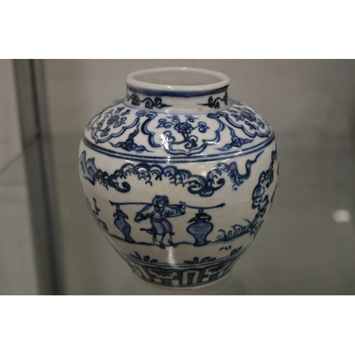 673 - A Chinese blue and white bulbous shaped vase.