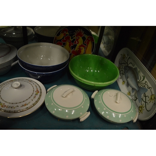 90 - Various vegetable dishes, mixing bowls, fish platter and other china.