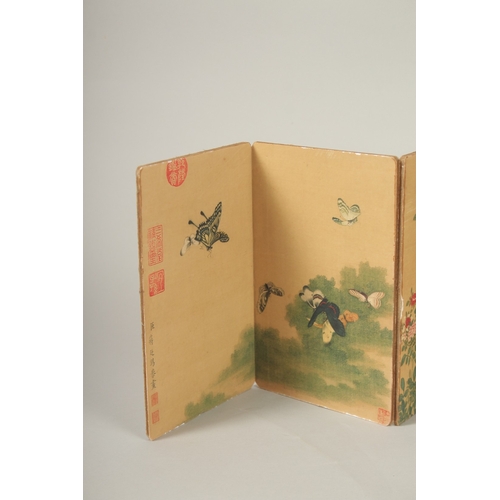 100 - A CHINESE FOLDING FLOWER BOOK.