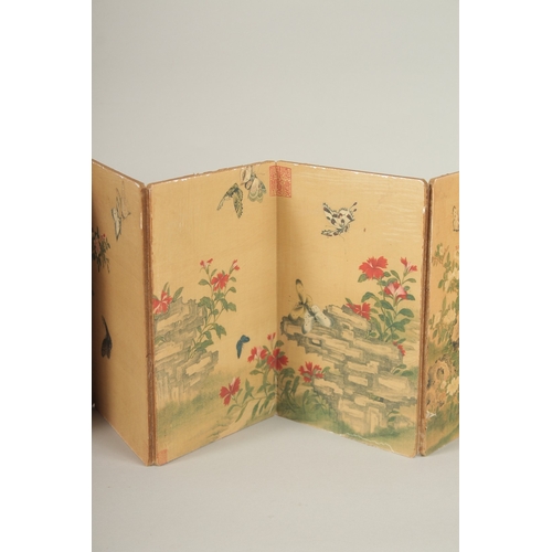 100 - A CHINESE FOLDING FLOWER BOOK.